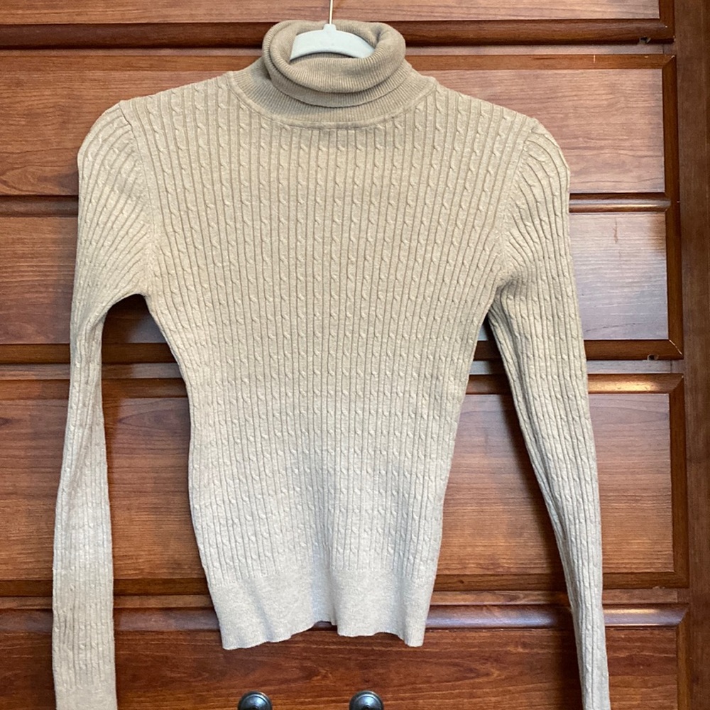 Stradivarius light brown turtle neck sweater